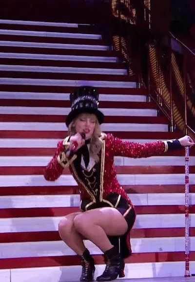 One of her best look on stage - Red Tour Era