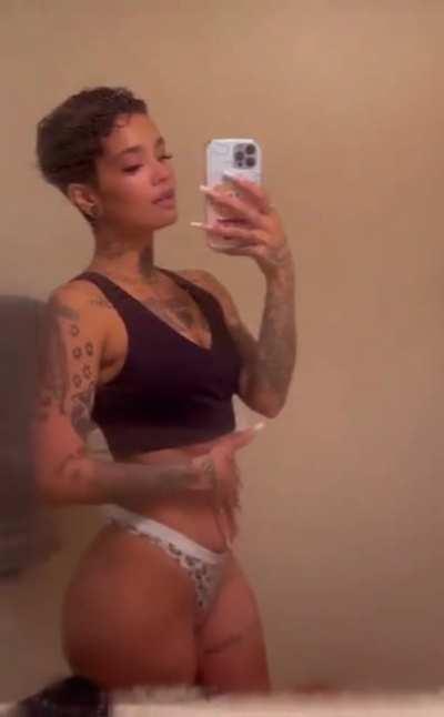 Veee (@sweeeeterthanhoney)