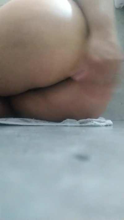 You need to put your nose here in the middle 💨🌼🌼