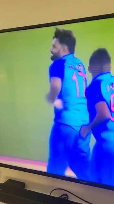 pant running back to Urvashi be like....