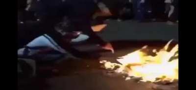 Given how obvious it's becoming that things are only getting WORSE BY THE DAY under the Biden regime, and fascists more desperate, this is part 1 of the Seattle Method for Direct Action: What's Different About Direct Action?