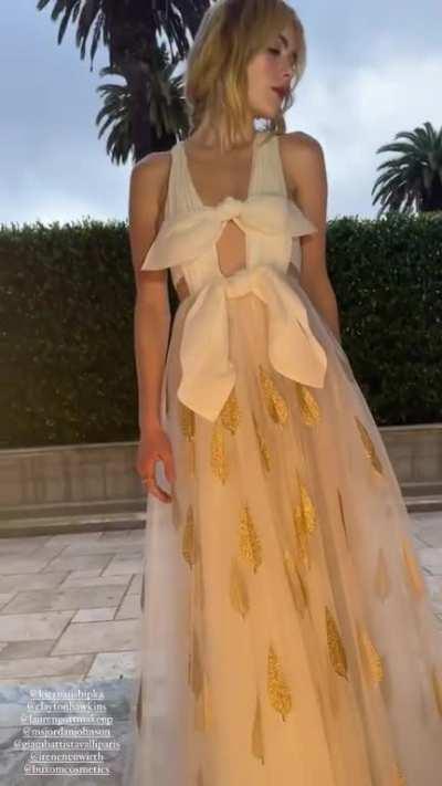 Video of her taking her Insta Pic 3/21/23