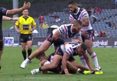 Siosiua Taukeiaho almost decapitates Daine Laurie