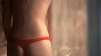 Elisha Cuthbert in 'The girl next door'