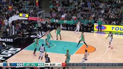 [Highlight] Jeremy Sochan gives Luka a little of room and he hits the step-back 3PT for 45 PTS