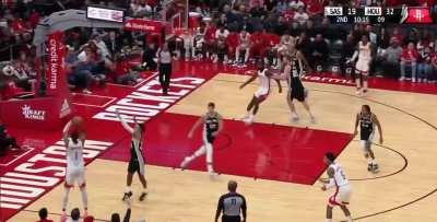 [Highlight] Kevin Porter Jr whips the one handed cross court pass to Jabari Smith Jr who drains the 3