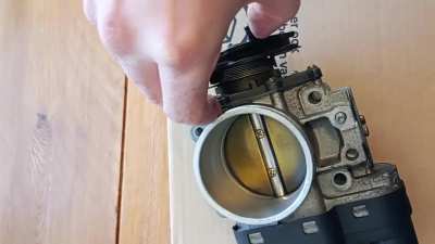Throttle body valve won't open (video 3 seconds)