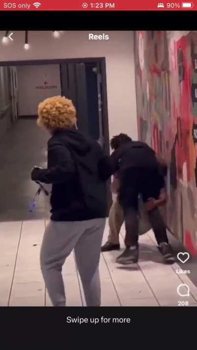 Why he did the security like dat ???😂😂