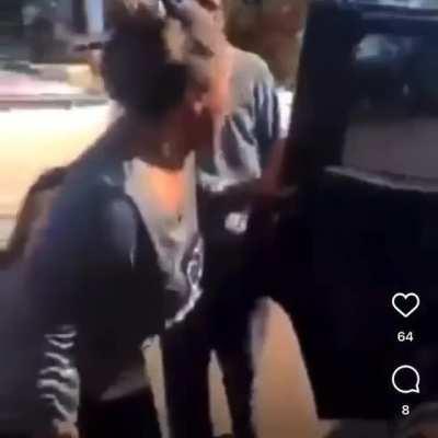 Arrastraba a su perro con una soga desde su auto y los vecinos lo detuvieron. Llevaba una escopeta en el asiento trasero (fuente: Proyecto Galgo Argentina en Instagram). Qué creen que debería hacer la justicia con este tipo de 