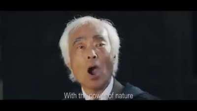 Nunca pensei que eu ia gosta de uma música de um galo espancando uns ninja