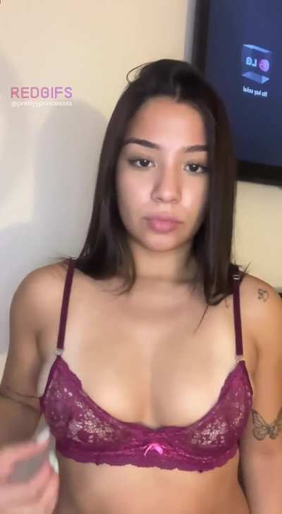 I am an Latina girl with natural body