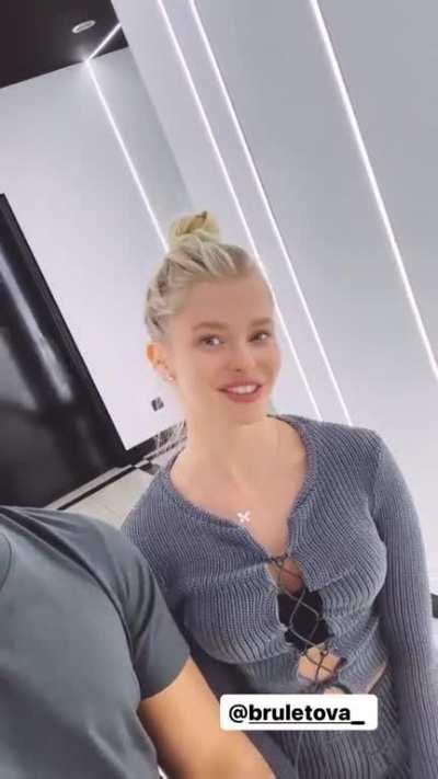 Alla Bruletova (9 May 2023 Instagram story video @dr.elmarr)