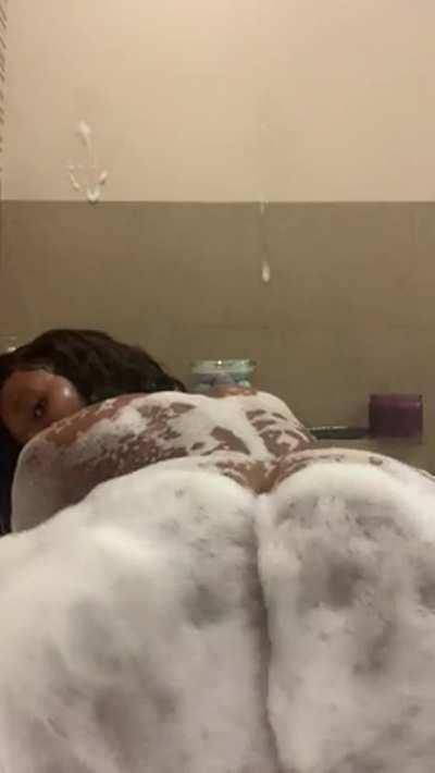 Splish Splash she gotta FAT ASS