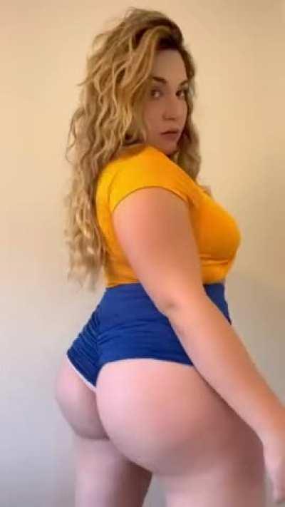 Do you think I’m curvy or thick?