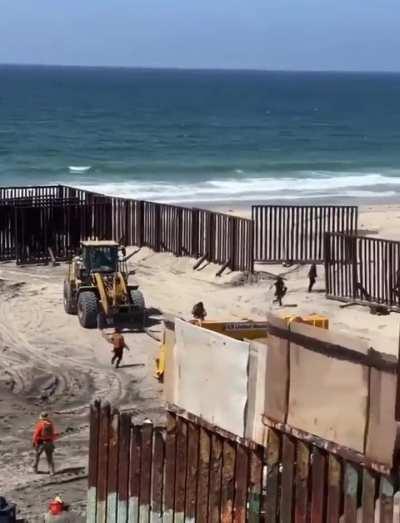 Intense Crossing Border From Mexico Into USA