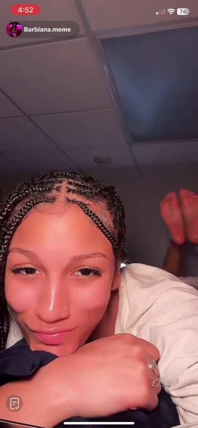 4 minutes of oily soles (@barbiana_meme)