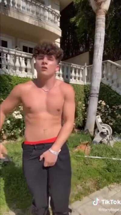 Wow wow wooooow, there aren't like 1000 gifted boys like this on TikTok 😍