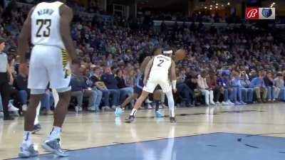 [Highlight] Bismack Biyombo throws down the poster lob on Myles Turner