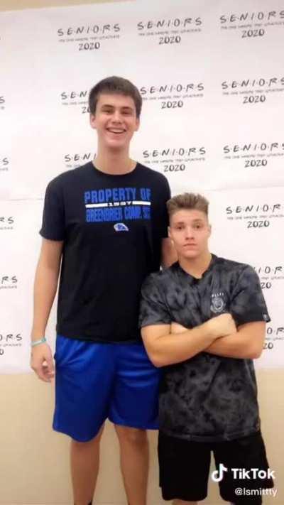 I found this guy on tiktok comparing his height to people who are 5'4. He's 6'10 btw