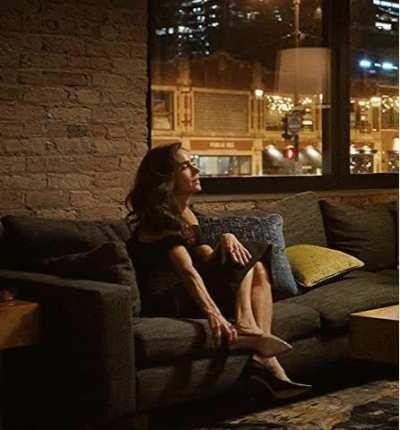 Daniela in Dark Matter. Taking off her shoes.