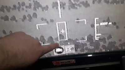 r/warthunder removed this video so imma post it here, Plz help, how do i remove these 2 icons Under my screen?