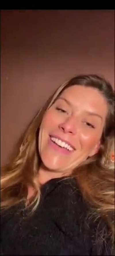 A deputada Júlia Lucy, do NOVO, sempre cortês com os eleitores