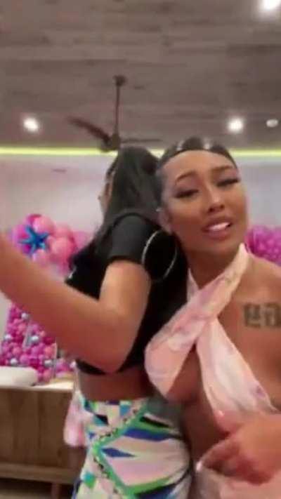 Twerk 🍑 iG Live w/BaddieGi