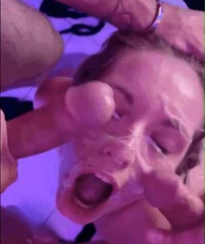 [kik: mrbestbud22] Any buds want to use my girl like this?