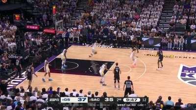 [Highlight] The Kings show great ball movement that ends up in a Malik Monk three-pointer!