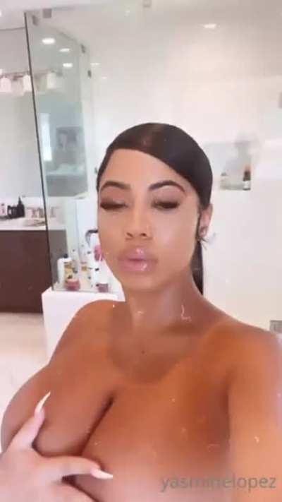 Pregnant and still goin ham 😩