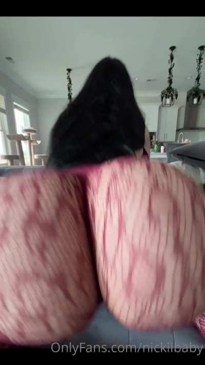 Nickiitheboss slapping her fat ass