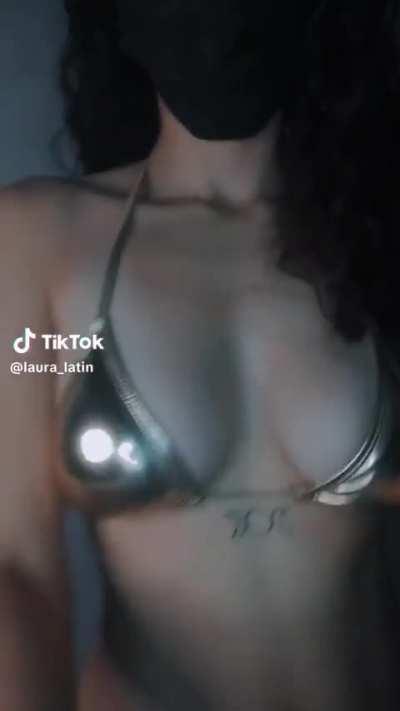 @laura_latin golden bikini