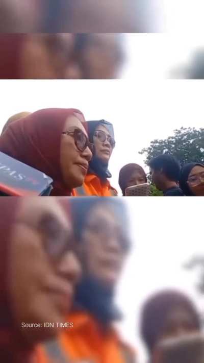 Menteri Pemberdayaan Perempuan dan Perlindungan Anak mengusulkan agar gerbong perempuan ditaruh ditengah.