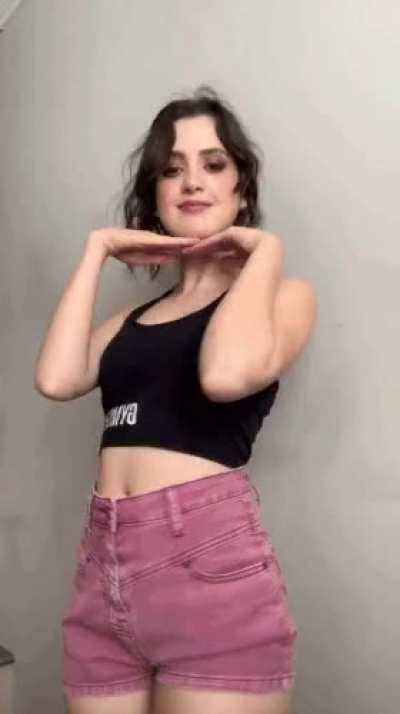 Laura Marano (GIF)