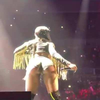 Need Meg Thee Stallion to twerk like this on my face while I have my tongue deep in her asshole