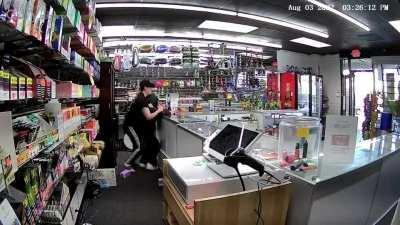Smoke shop owner repeatedly stabs thief to death (brutal)