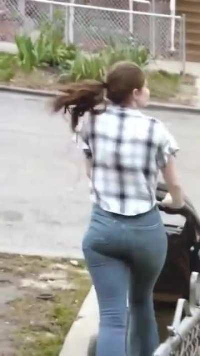 Emma kenney would make a great MILF