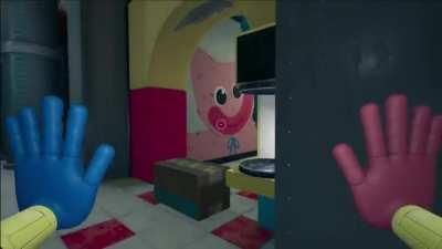 Huggy wuggy wants a hug..