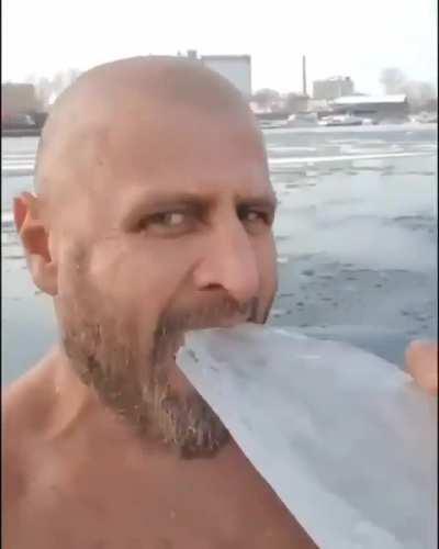 [L] Eating the ice