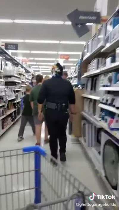 Anti masker goes bonkers .