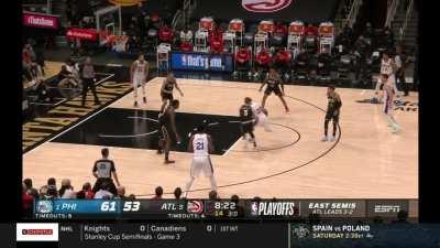 [Highlight] Ben Simmons airballs at point blank