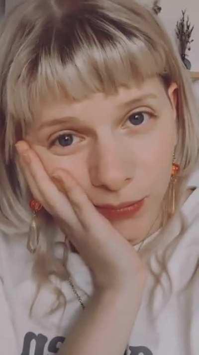 Aurora hoping we are having a good day 💕