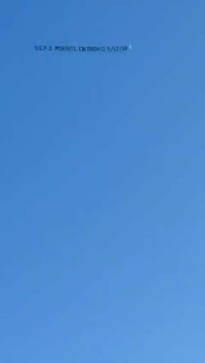 Hinchada de Boca en Miami es descansada por un avión que dice moriste en Madrid