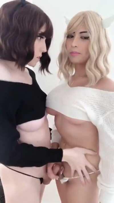 fucking look at these two cuties