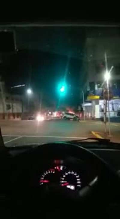 Collided and caught fire, fire truck is racing away…