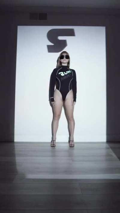 Lexee Smith Runaway Motel Video Flood # 2