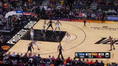 [Highlight] Chris Paul with the dime to put the Suns up by 2 points heading into halftime