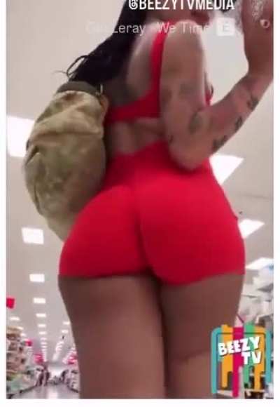 Coileray caked up 🍑🤤