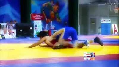 [Image/GIF] Russian wrestler Bekkhan Goygereev goes full matrix mode to avoid a takedown