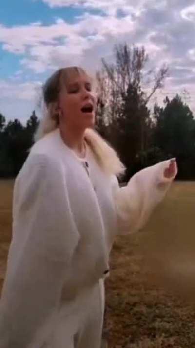 Millie-Bobby-Brown// 4/4